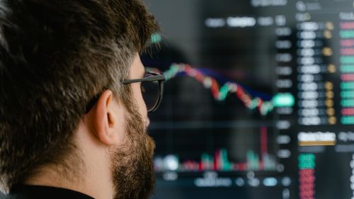 Zeci de persoane arestate în Turcia din cauza presupuselor legături cu o platformă de tranzacţionare a criptomonedelor, după frauda de 2 miliarde de euro