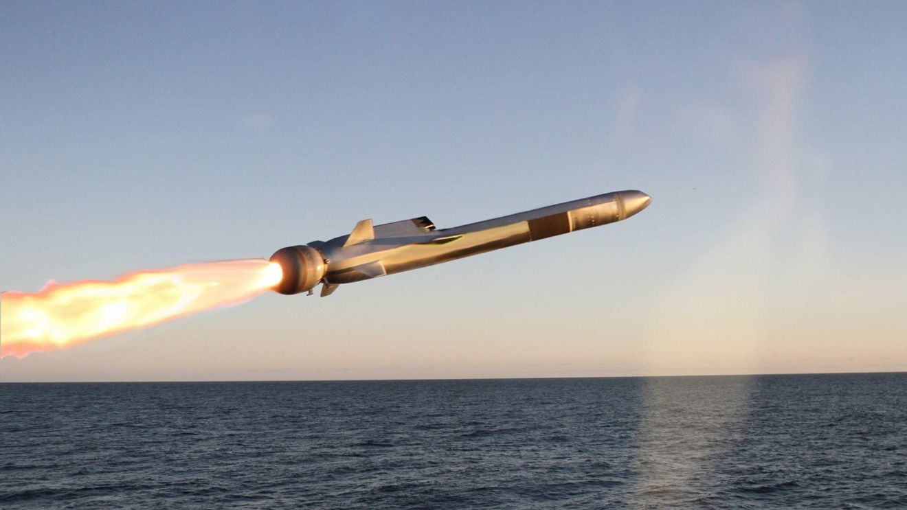 România va primi un sistem de rachete navale în urma unui acord de 128 milioane de euro semnat de firma norvegiană Kongsberg și compania americană Raytheon