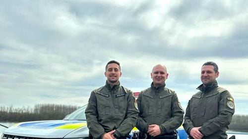 Doi bărbaţi care intenţionau să îşi facă dreptate în trafic cu bâta, imobilizaţi de trei poliţişti din Brăila