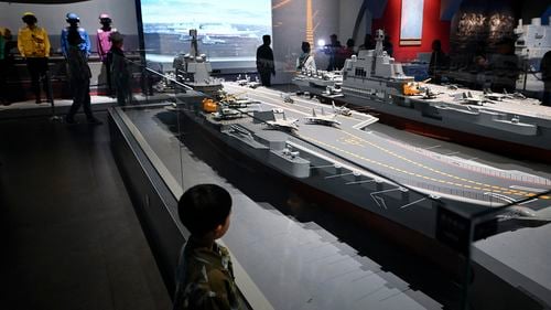 Imagini din satelit arată un portavion neobișnuit construit de China, pe fondul expansiunii navale a Beijingului