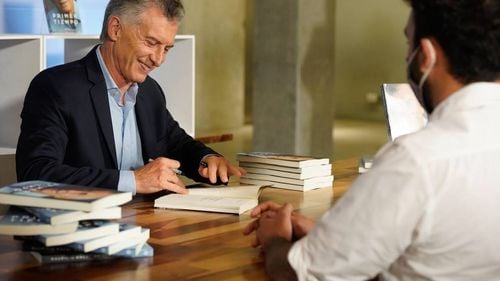 Fostul preşedinte argentinian Mauricio Macri, inculpat pentru spionarea familiilor membrilor echipajului unui submarin naufragiat în 2017 / A fost lăsat în libertate după ce a plătit o cauțiune de un milion de dolari