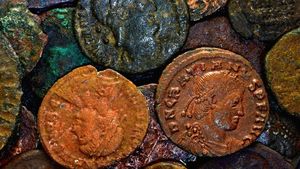 Un german a descoperit un tezaur de monede romane vechi de 2.000 de ani, pe care l-a păstrat ascuns timp de 8 ani