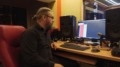 Metal în Timișoara, de la Negură Bunget la Consonance Studio: Povestea artistului care a dus muzica metal autohtonă în atenția publicului internațional și cum pregătește noua generație pentru succes