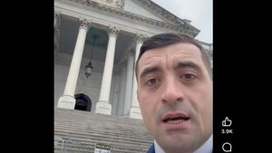Extremistul Simion, din SUA: În acest moment doar administrația Trump ne mai poate salva. Nefericitul Muraru vrea ca noi să fim arestați dar noi reprezentăm mișcarea a cel puțin jumătate din populație României