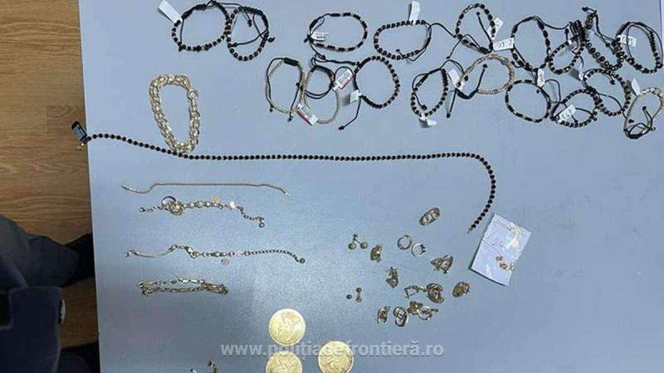 Bijuterii în valoare de peste 200.000 de lei, fără documente de provenienţă, descoperite de poliţiştii de frontieră, în Giurgiu / Se fac cercetări pentru contrabandă