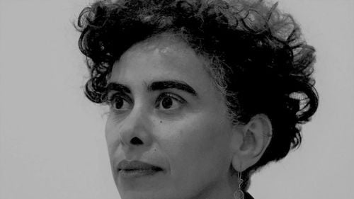 Târgul de Carte de la Frankfurt anulează ceremonia de premiere a scriitoarei palestiniene Adania Shibli, aceasta fiind acuzată de unele voci că utilizează clișee antisemite