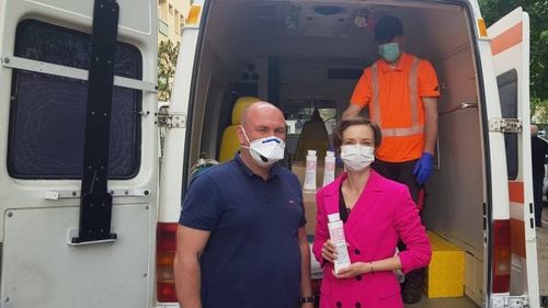 O companie din Bistrița trimite gratuit produse cosmetice, spitalelor din orașele în care locuiesc clienții ei