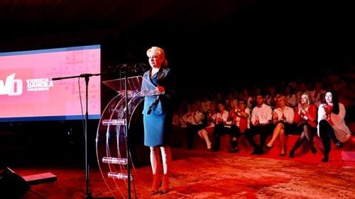 Viorica Dăncilă pune căderea guvernului său pe seama șefilor de filială din care provin parlamentarii PSD care au trădat