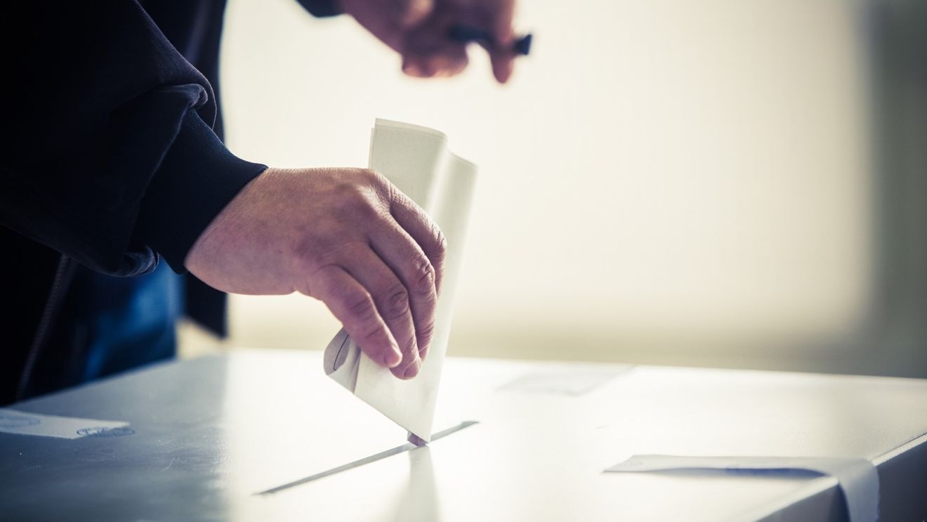 Candidaturile REPER şi SOS la Primăria Iaşi, precum şi cea a unui independent, respinse de Biroul Electoral Municipal. Nouă candidaţi au intrat în cursă