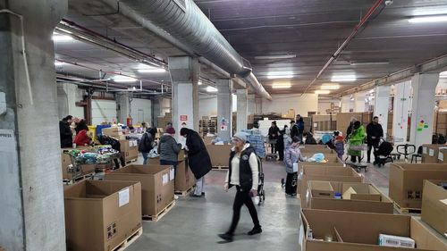 Tot mai puțini sibieni donează pentru refugiați. „Numărul familiilor care vin după produse s-a dublat, produsele nu”