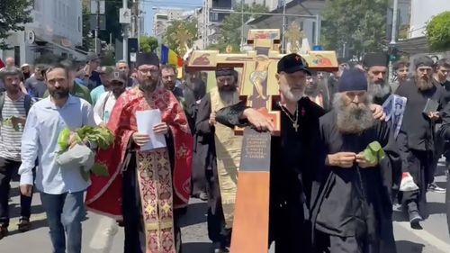 Gigi Becali a sfințit Calea Victoriei, pe drumul unde a avut loc marșul Pride