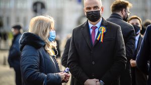 Marius Bodea (USR), despre aglomeraţia la intrarea în ţară pe Aeroportul Otopeni: „Domnule Grindeanu, dacă vreunul dintre călători se infectează, cine va răspunde pentru zădărnicirea combaterii bolilor?”