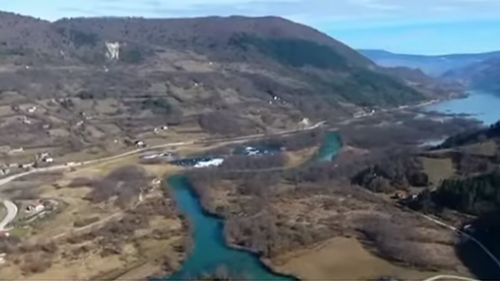 Jezero, un sat din Bosnia și Herțegovina, speră să devină la fel de celebru precum craterul pe care va amaratiza roverul NASA Perseverance și care poartă numele satului