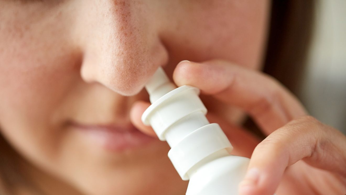 Un spray nazal inovator ar putea elimina din creier proteinele care cauzează Alzheimer