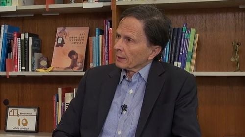 Marea Britanie va fi una dintre primele țări din lume care vor ieși din pandemie, susține David Heymann, cunoscut expert în sănătate publică