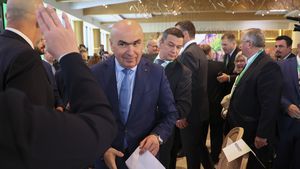 Ilie Bolojan, în ședința PNL: E greu să fii credibil dacă ții de cutiile de pantofi, penthouse-uri și alte lucruri / Le-am zis: până nu vă faceți ordine, nu vă trec bugetele. Și asta, evident, a deranjat (surse)