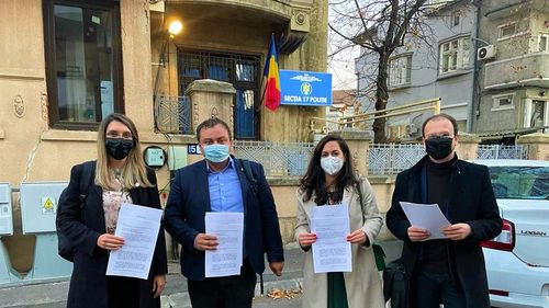Patru parlamentari USR, amenințați cu moartea prin SMS, pentru că militează pentru certificatul verde. Ei au formulat o plângere penală