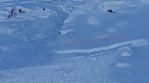 Imagini spectaculoase cu avalanșe de mari dimensiuni în Carpați / Zăpada la Bâlea Lac este de aproape doi metri