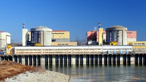 Nuclearelectrica a obținut în instanță suspendarea ordinului ANRE care ar fi obligat-o să acopere pierderile furnizorilor de energie