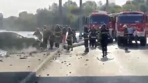 Un copil de 13 ani a provocat un accident în Capitală, după ce a luat mașina familiei / El și un pasager de 12 ani au fost răniți