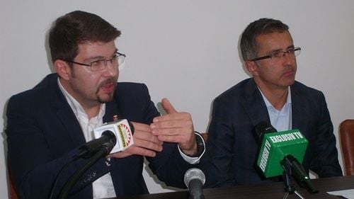 Atac la Iniţiativa „Moldova se dezvoltă”. Senatorul PSD, Dragoș Benea: „Baciul Gheorghe Flutur, după ce a băgat oi pe dealuri ca să-i iasă litere, acum a băgat liberali și pedelişti în cristelniţă ca să-l târnosească pe Chirica!”