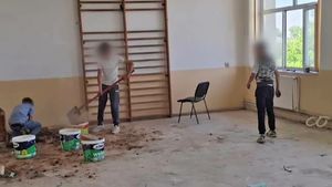 Elevi puși să muncească în schimbul unei medii de trecere, în Dolj. „Copiii erau cu roabele, cărau molozul”
