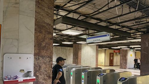 Instalarea de defibrilatoare în cele mai aglomerate stații de metrou, blocată de peste un an. Conducerea Metrorex încă nu a semnat pentru primirea aparatelor donate / De ce este vitală montarea acestora: intervenția în caz de stop cardio-respirator trebuie făcută în primele 3-5 minute