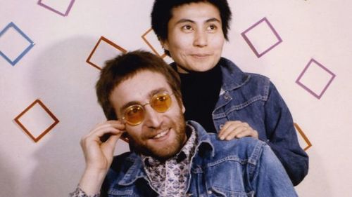 Asasinul lui John Lennon a cerut iertare văduvei muzicianului după 40 de ani: L-am ucis doar pentru gloria mea. Îmi pare rău pentru durerea pe care i-am provocat-o lui Yoko Ono