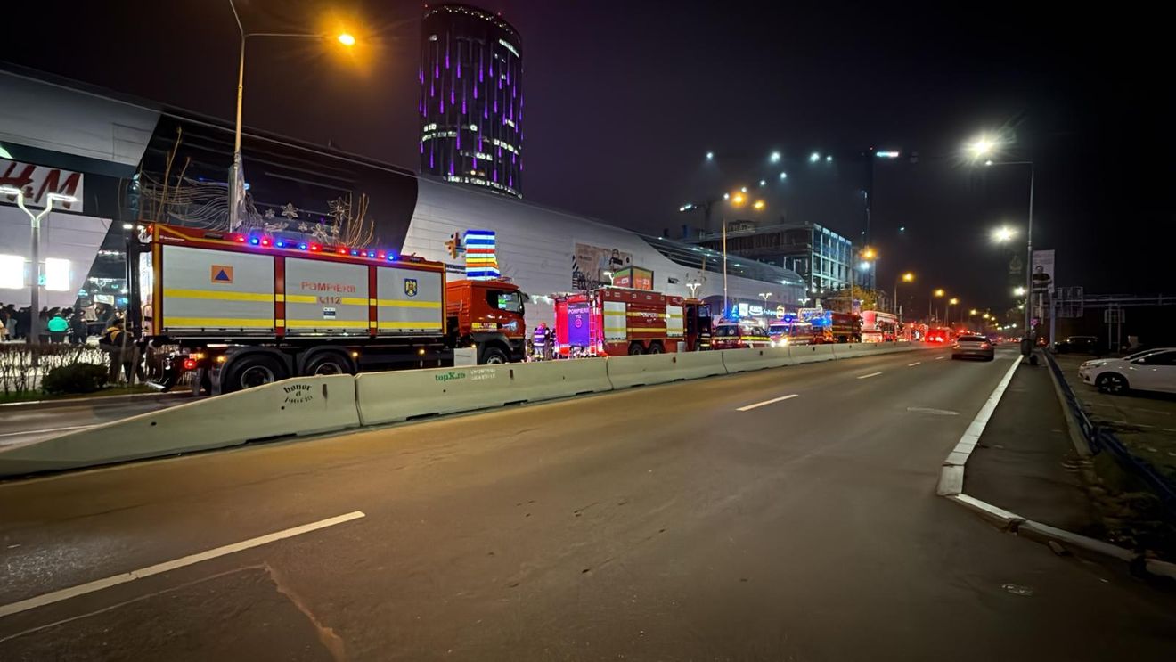 Incendiu la Promenada Mall în Capitală / Oamenii din incinta complexului comercial au fost evacuați