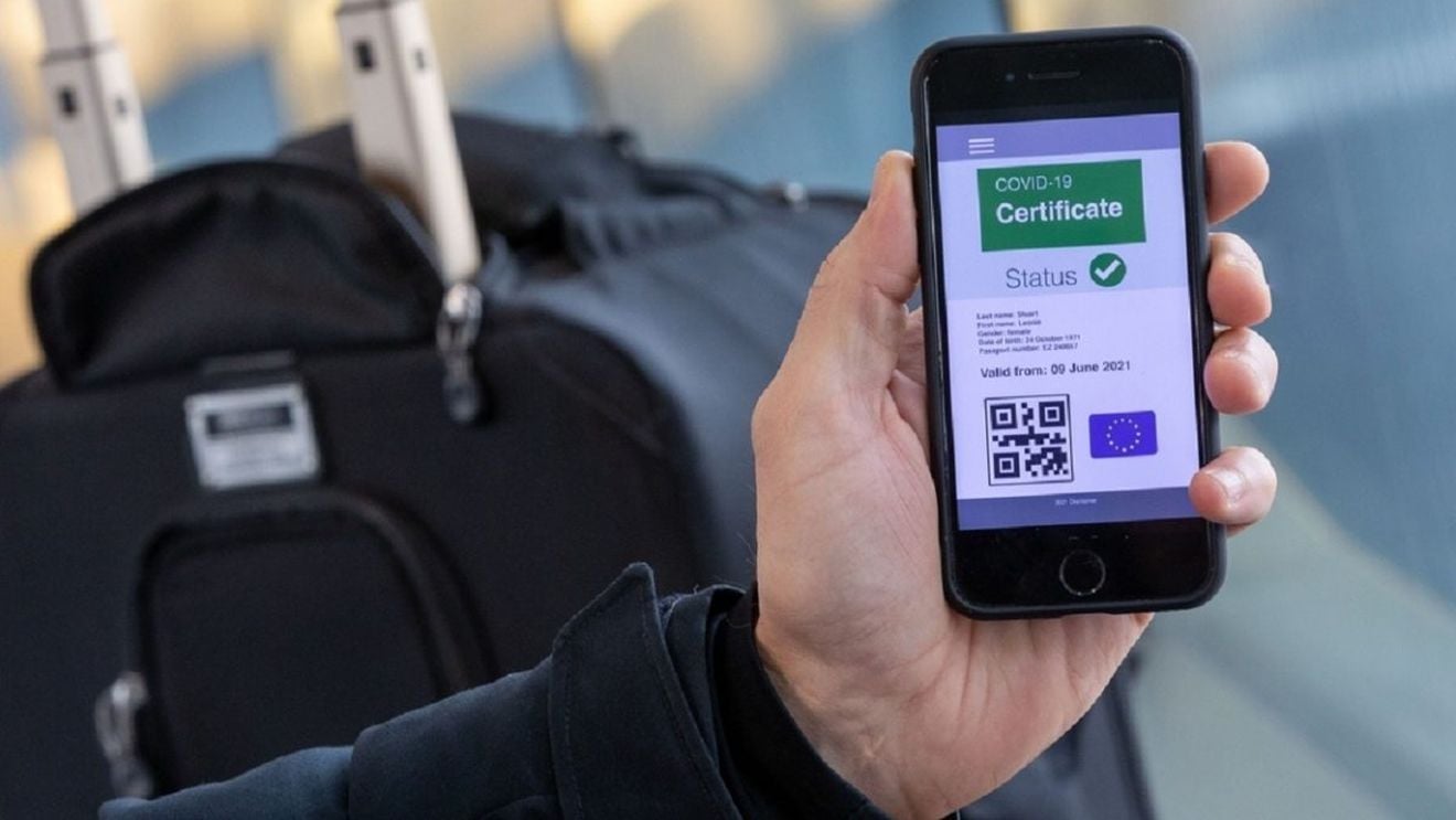 BREAKING Măsuri radicale propuse de guvernul Cioloș în programul de guvernare: Certificatul verde obligatoriu pentru orice activitate / Decalarea anului școlar cu o vacanță de 2 săptămâni recuperată la vară / Demiterea angajaților la stat și privat care intră în contact cu publicul și refuză să prezinte certificatul verde