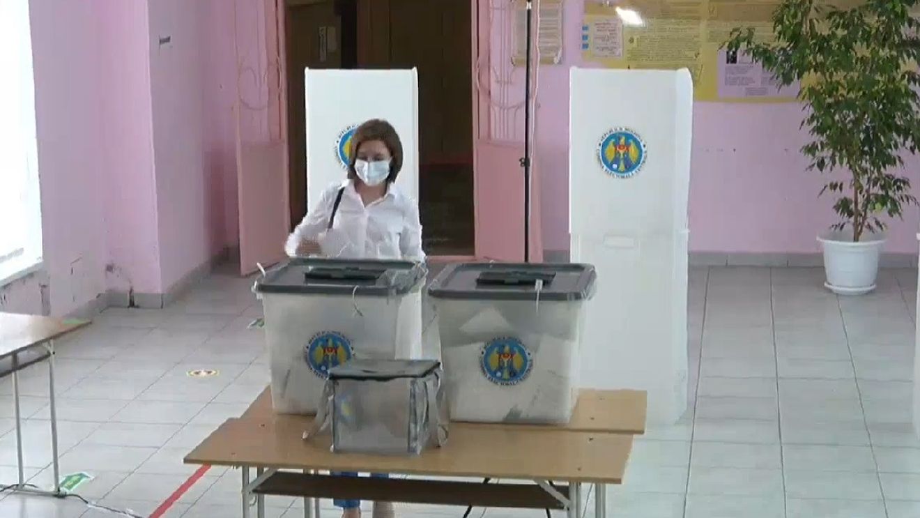 VIDEO Maia Sandu: Astăzi, cetățenii se pot elibera de hoți și pot alege un Parlament cinstit / Mai mulți oameni votează în condiții dificile, sunt oameni care stau la rânduri mari
