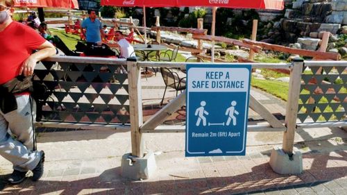 Companiile americane cu focare de COVID-19 riscă să plătească despăgubiri de miliarde de dolari din cauza angajaților care și-au infectat familiile