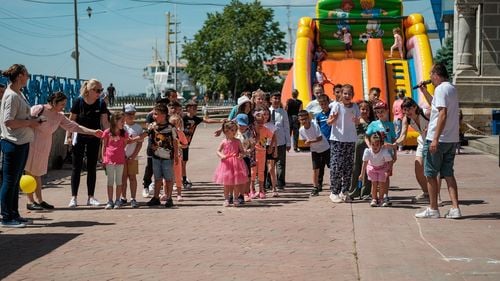 Inițiativa inedită a cinci vecini de bloc, răsplătită cu achiziția și montarea gratuită de panouri fotovoltaice și organizarea primului festival de cartier din Galați - FOTO