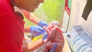 O femeie din Maramureș a născut în ambulanța SMURD / ”Am fost cu toții emoționați, deoarece a fost prima noastră intervenție de acest fel”