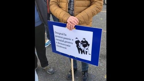 VIDEO Protest în Piața Victoriei, împotriva proiectelor care vizează asociațiile: „O învârteală legislativă ca-n Rusia lui Putin, scoasă din sertarul cu iliberalism de către doi plagiatori PNL care fac abuz de putere - premierul Nicolae Ciucă și ministrul de Interne Lucian Bode”