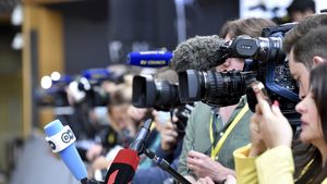 Raport Reporters sans Frontieres, de Ziua libertății presei / Oficial RSF, despre situația din România: Presiunile politice asupra presei și atacurile asupra jurnaliștilor s-au înăsprit, iar fondurile publice deturnate în media de către partidele politice rămân obscure, ceea ce explică scăderea indicatorului politic