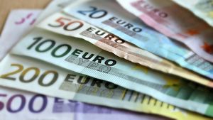 Licitații publice deturnate: Polițiștii fac percheziții în Brașov, într-un dosar cu prejudiciu estimat la 100.000 de euro/ Șase persoane vor fi audiate
