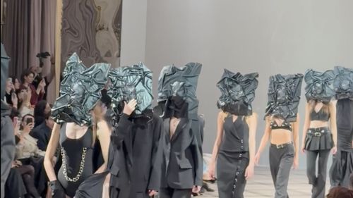 Medeea la Mercedes-Benz Bucharest Fashion Week: O colecție despre individualism și funcționalitate