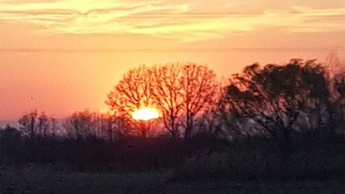 Poză cu apus de soare, postată de Tudorel Toader după decizia lui Augustin Lazăr de a candida pentru un nou mandat de procuror general