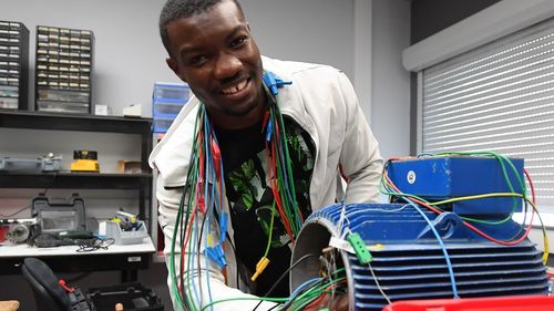 Povestea impresionantă a primului campion mondial la atletism din Burkina Faso: sportiv part-time, înscris la doctorat în inginerie electrică în Franța