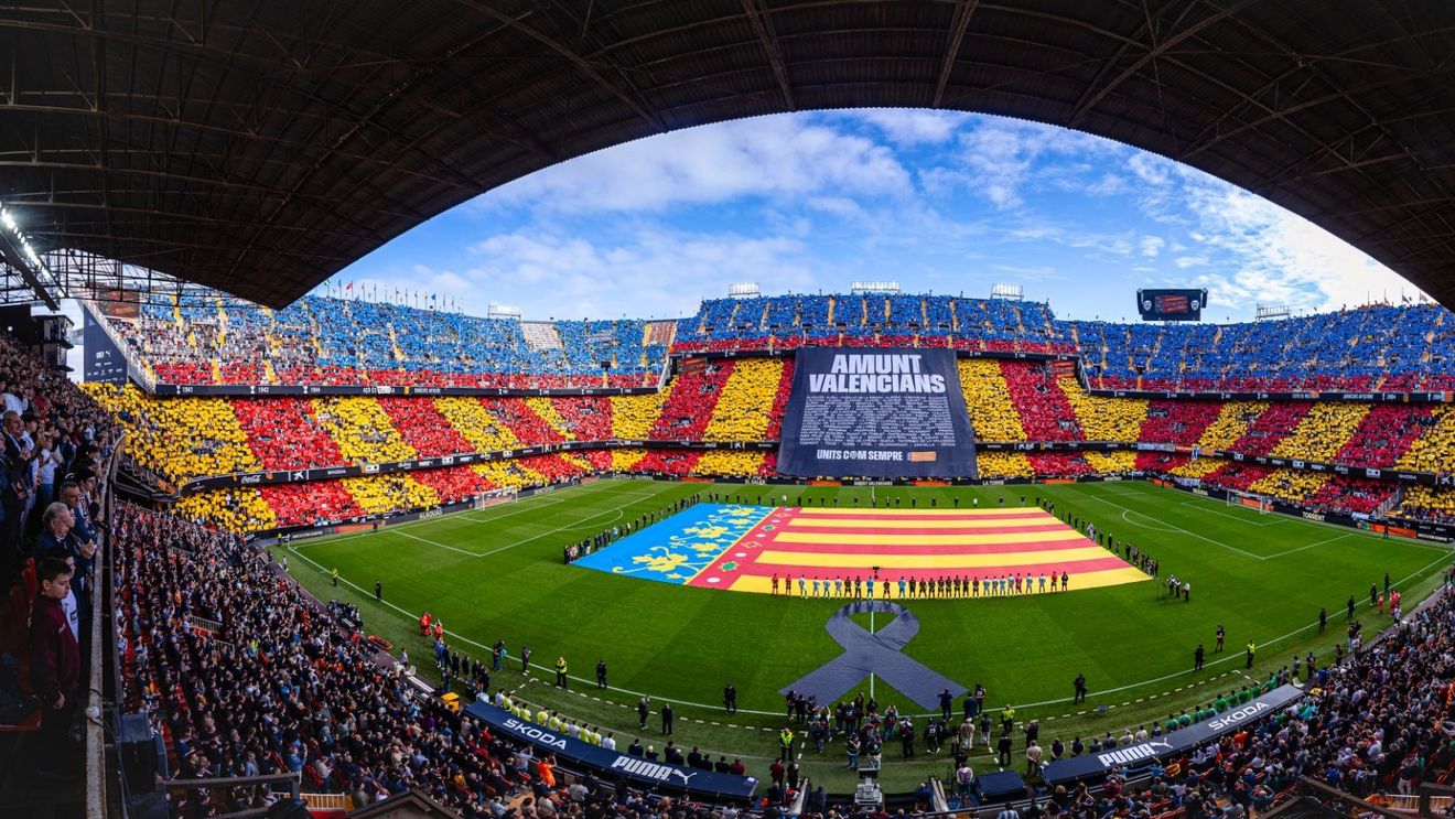 VIDEO Momente emoționante: Omagiu adus pe Mestalla la primul meci al Valenciei de după inundațiile devastatoare din regiune