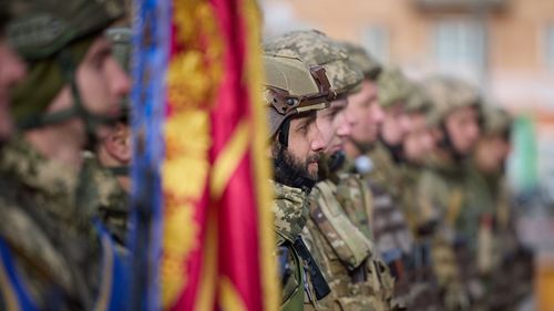 Kievul pune restricţii la emiterea paşapoartelor pentru bărbaţii de vârstă militară