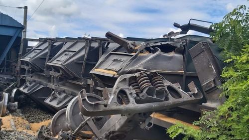 Un tren cu cereale din Ucraina a deraiat, două vagoane s-au răsturnat/ Trenul se îndrepta spre Portul Constanța/ Graficul de circulație va fi retrasat, anunță CFR