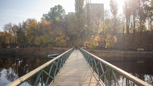 Reţeaua pentru Natură Urbană cere PSD şi PNL să respingă amendamentele la Legea spaţiilor verzi, prin care se dă posibilitatea de a construi pe spaţii verzi private şi retrocedate