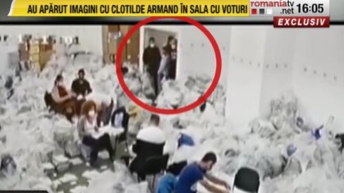 România TV continuă să o acuze pe Clotilde Armand că ar fi fost prezentă în camera cu buletinele de vot, deși primarul a negat vehement. ”Hoarda de hoți, la furat de voturi” - burtieră RTV