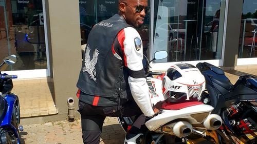 Un bărbat care trebuia să devină primul african de culoare în spaţiu a murit într-un accident de motocicletă