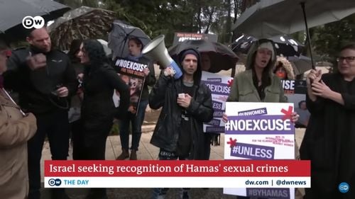 Mai întâi, teroriștii Hamas au violat-o. Apoi au împușcat-o în cap. Teroriștii aveau "misiunea" de a comite atacuri sexuale pe 7 octombrie împotriva Israelului. Activiștii au întrebat de ce ONU a păstrat tăcerea în acest caz (Reportaj The Times)