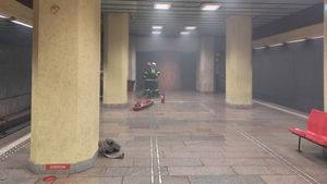 VIDEO Stația de metrou Costin Georgian din Capitală a fost inundată de fum din cauza unei defecțiuni/ Călătorii au fost evacuați, se circulă în sistem pendulă/ Incendiul a fost lichidat