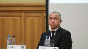 EXCLUSIV Adrian Ivan, conducătorul de doctorat al ministrului Bode și rector al Academiei SRI, nu va mai avea alocate timp de 2 ani locuri de doctorat la UBB, după plagiatul constatat în teza ministrului de Interne - anunță Universitatea Babeș-Bolyai