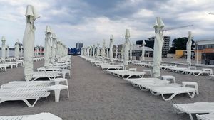 SURSE: 11 clienți de la un hotel din Mamaia au acuzat simptome specifice toxiinfecției alimentare / Trei persoane au fost transportate la spital